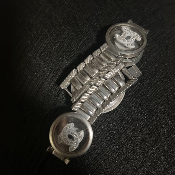 Guess watch.  Never worn. - Picture 2 of 2